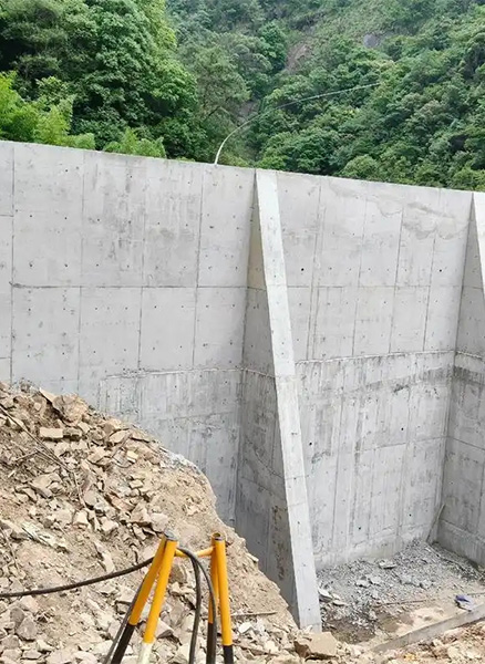 北京怀柔区重力式挡土墙